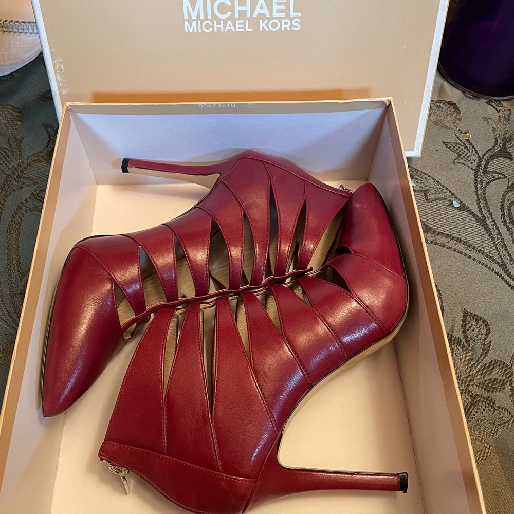 MICHAEL KORS Mavis bootie, EUC, claret (deep red), size 7.5